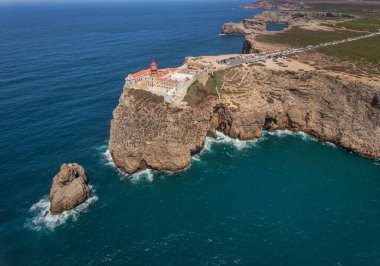 Havadan. Deniz feneri Cabo Sao Vicente, Sagres 'te insansız hava aracı çekildi. Portekiz