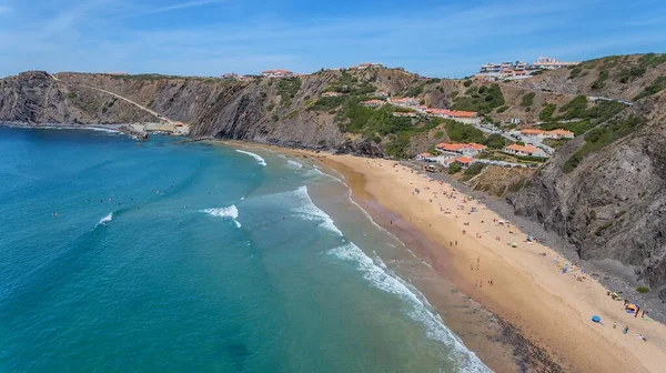 Aérea Turistas Surfistas Playa Arrifana Algarve —  Fotos de Stock