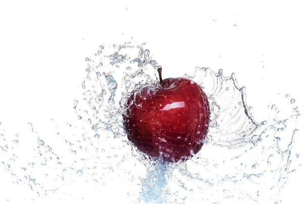 Wasserspritzer Auf Einem Roten Apfel Auf Weißem Hintergrund — Stockfoto