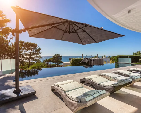 Delightful View Pool Sun Beds Luxury Hotel — Stock Photo, Image