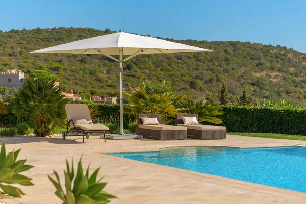 Sun Bath Sun Loungers Parasol Portugal — Stock Photo, Image