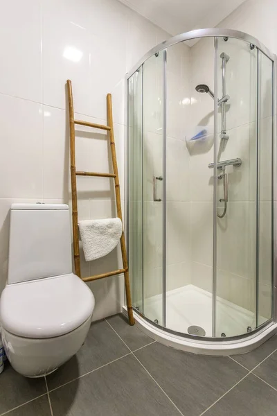 Bagno Moderno Con Doccia Servizi Igienici — Foto Stock