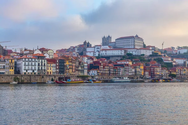 Rio Douro Através Cidade Portuguesa Porto — Fotografia de Stock