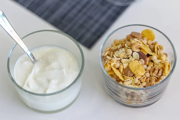Läcker Frukost Yoghurt Och Flingor Müsli Närbild — Stockfoto