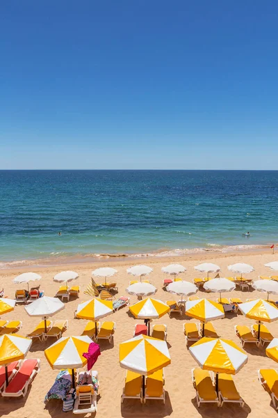 ชายหาดท สวยงามของชายฝ Algarve ของโปรต เกส Armacao Pera — ภาพถ่ายสต็อก