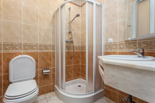 Duşu Olan Modern Tuvalet — Stok fotoğraf