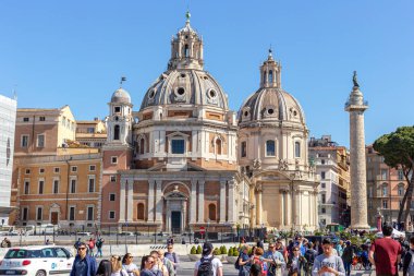Roma, İtalya, 15 Mart 2019 - Victoria Meydanı, yabancı turistler şehrin sokaklarında yürüyor