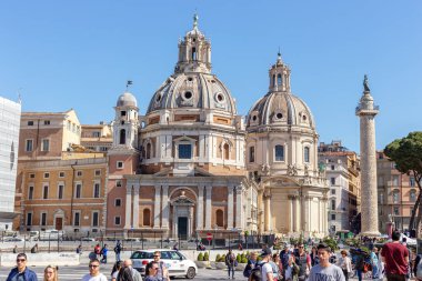 Roma, İtalya, 15 Mart 2019 - Victoria Meydanı, yabancı turistler şehrin sokaklarında yürüyor