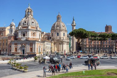 Roma, İtalya, 15 Mart 2019 - Victoria Meydanı, yabancı turistler şehrin sokaklarında yürüyor