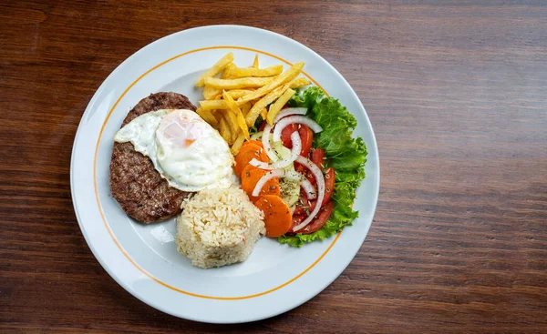 Rijk Amerikaans Brits Ontbijt Salade Steak Bijgerecht Een Houten Ondergrond — Stockfoto