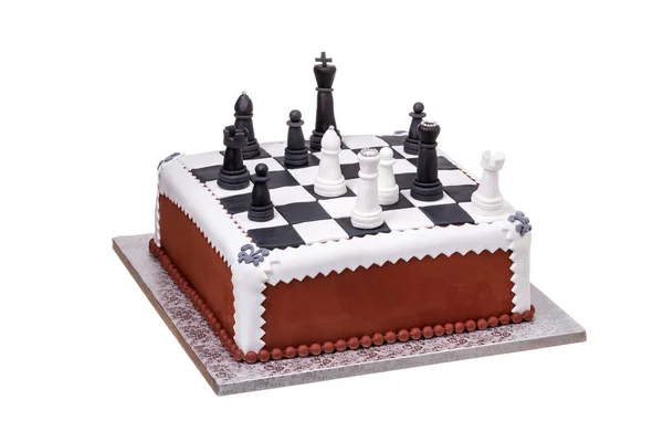 黒と白のクリームからボード上の休日のチェスの作品でケーキ — ストック写真