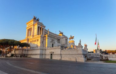 Roma Venedik Meydanı 'ndaki Victor Emmanuel anıtı. İtalya