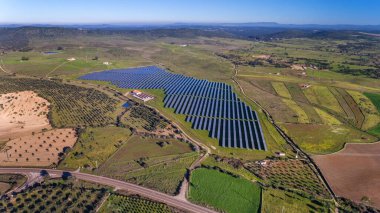 Havadan. İspanya 'da elektrik üretmek için fotovoltaik paneller