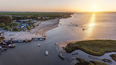 Havadan. Vasco da Gama Köprüsü yakınındaki körfez, Samuoco