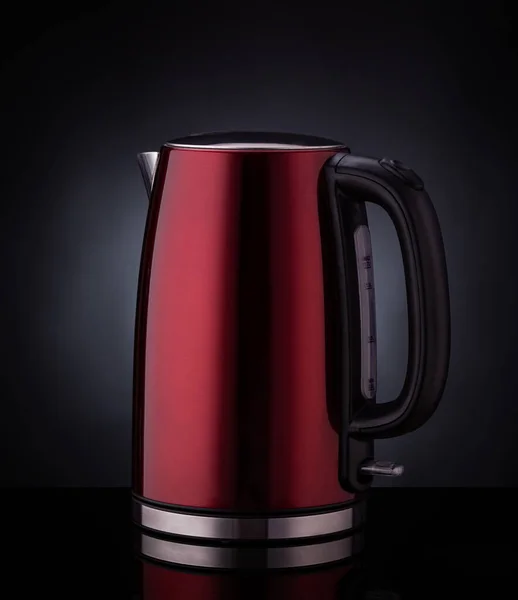 Червоний Сучасний Електричний Чайник Чорному Тлі — стокове фото