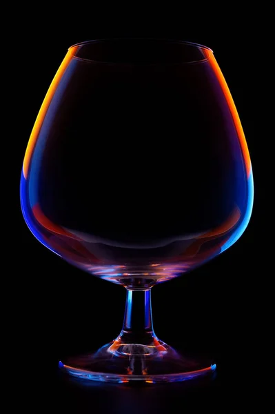 Glas Voor Cognac Likeur Een Zwarte Achtergrond Veelkleurige Contouren — Stockfoto