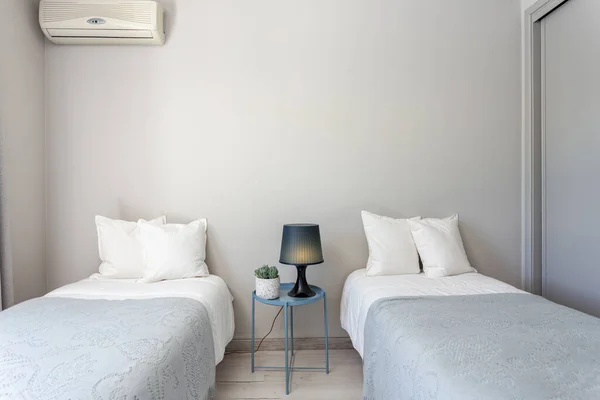 Moderne Slaapkamer Een Europese Woning Met Decoraties — Stockfoto