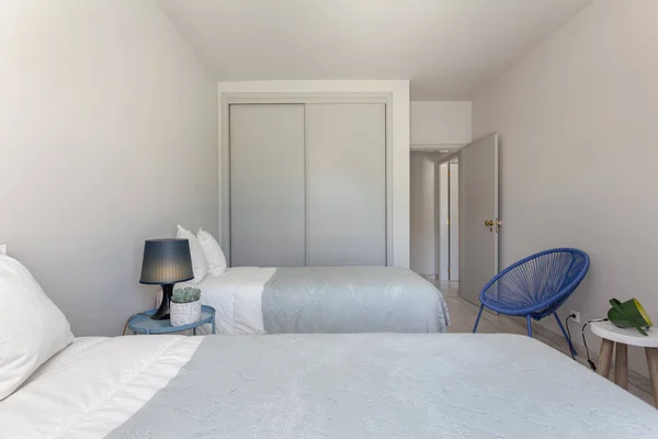 Avrupa Dekorasyonlu Bir Evde Modern Yatak Odası — Stok fotoğraf