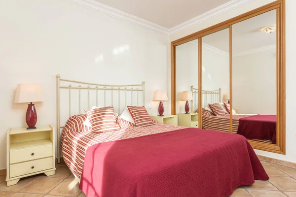 Modern Dekorlu Mobilyalı Modern Yatak Odası — Stok fotoğraf