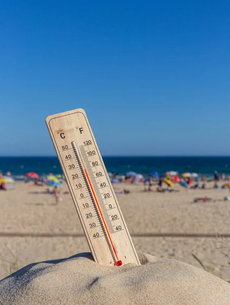 Termometr Temperatury Plaży Latem Upale Globalne Ocieplenie — Zdjęcie stockowe