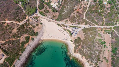 Havadan. Ingrina Villa plajının gökyüzünden Bishpo 'ya bak. Portekiz Algarve.
