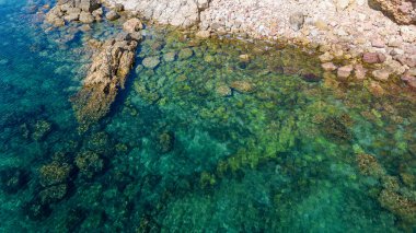 Havadan. Ingrina Villa plajının gökyüzünden Bishpo 'ya bak. Portekiz Algarve.