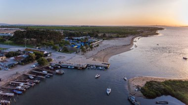 Havadan. Vasco da Gama Köprüsü yakınındaki körfez, Samuoco