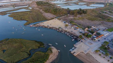Havadan. Vasco da Gama Köprüsü yakınındaki körfez, Samuoco