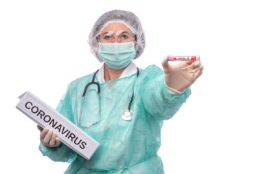 Bir klinikteki doktor hemşire Coronavirus için testler yapıyor..