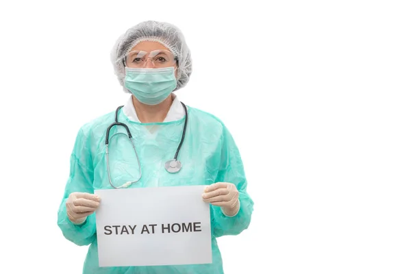 病院研究室の看護師がコロナウイルス警告ポスターを見せる. — ストック写真
