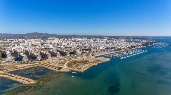 Widok z lotu ptaka na Olhao, Algarve, Portugalia. Rya Formosa — Zdjęcie stockowe