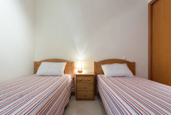 องนอนสม ยใหม การออกแบบโรงแรมในย โรป — ภาพถ่ายสต็อก