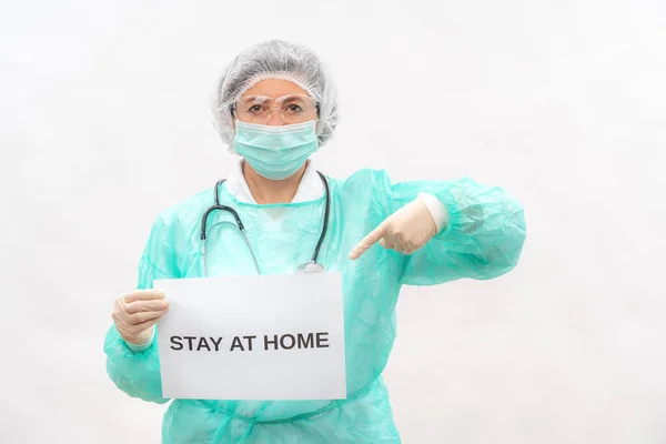 Lékařská Sestra Nemocnici Laboratorní Klinika Ukazující Koronavirové Varovné Plakáty — Stock fotografie