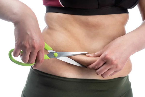 中年妇女肥胖 腹部皮肤松弛 背景为白色 特写镜头 剪切术作为外科手术引流的标志 — 图库照片