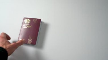 Yabancı Avrupa pasaportu Schengen, Portekiz yakın plan beyaz arka plan.