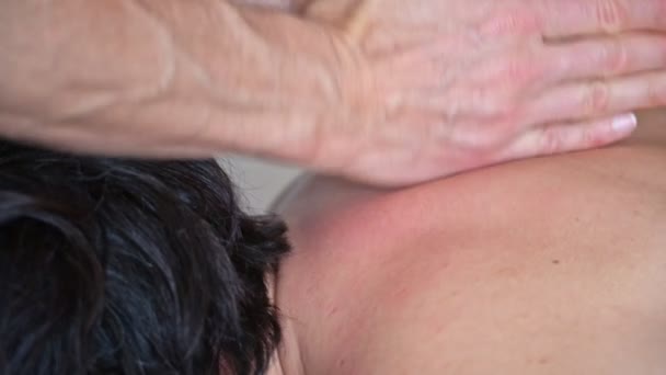 Professional massage of the neck, back, spine. — Stock Video