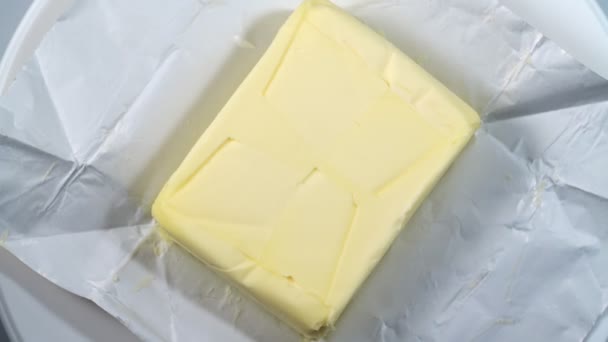 Hemlagat vitt smör i öppen förpackning. Närbild. — Stockvideo