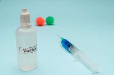 Koronavirüs ve alerji testi için laboratuvar tüpleri. Virüs için bir aşı ara..