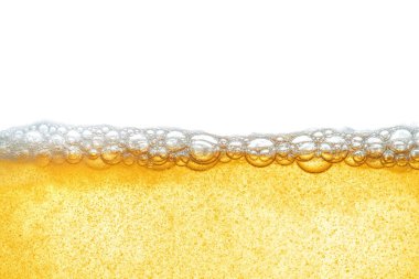 Bira köpüklü sarı sıvı veya endüstriyel yağ. İnsan yağı obezitesi. Yakın plan..