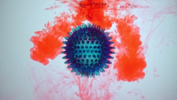 El modelo del coronavirus, bacterias pandémicas en la sangre sobre un fondo azul. Copiar espacio . — Vídeo de stock