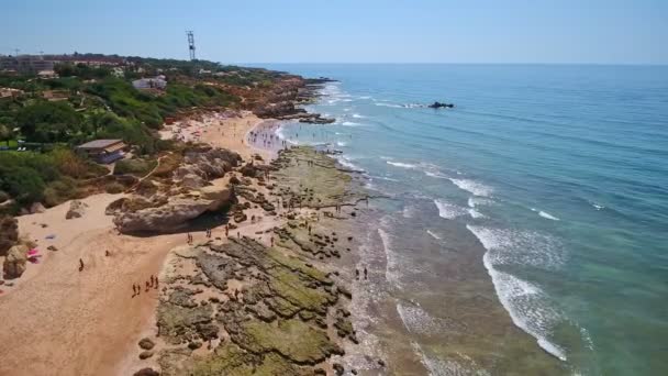 Aerial photography of the coast, the beaches of Gale in Portugal. Tourists relax near the cliff. — Stock Video