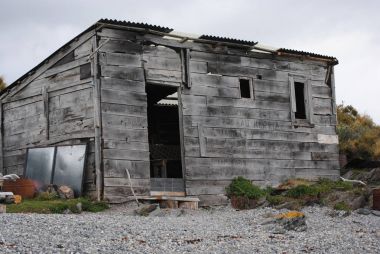 Sac çatı ve kapıyı açık ile evlenmek
