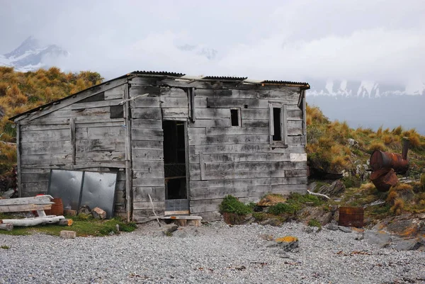Sac çatı ve kapıyı açık ile evlenmek