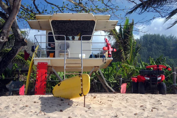 Hawaiian lifeguard tower — Stock Photo, Image