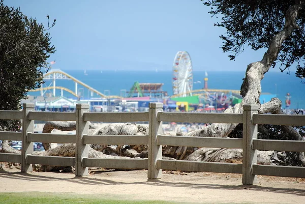 Pohled na Santa Monica pier, v Prátru a atrakce — Stock fotografie