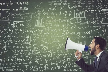 megafon ile bağırarak işadamı