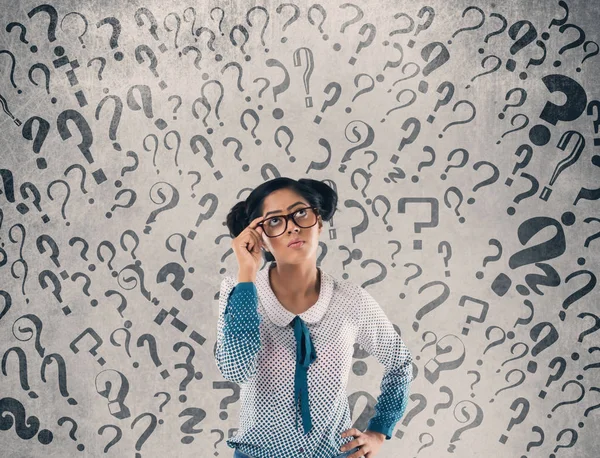 Shocked businessman in front of wall — Stock Photo, Image