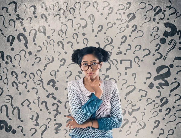 Shocked businessman in front of wall — Stock Photo, Image