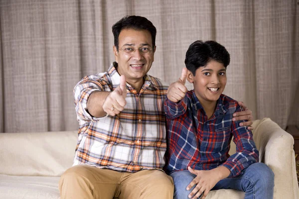 Father and son giving thumbs up gesture — 스톡 사진