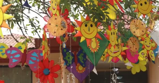 Fiesta paper flower head pieces at street market — Stok video